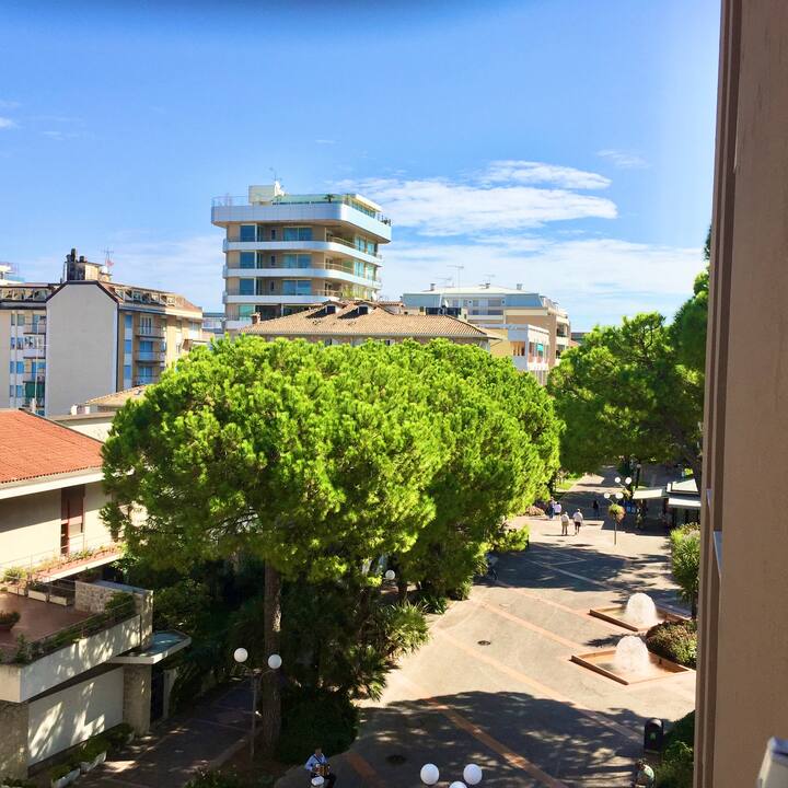 Vista sulla zona pedonale dal soggiorno